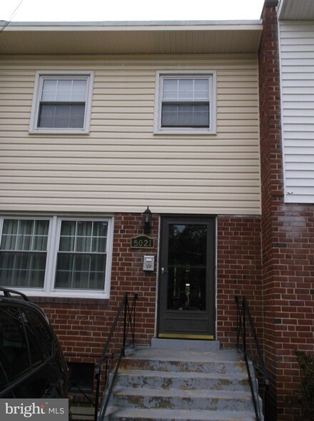 5021 Glassmanor Dr, Oxon Hill, MD 20745