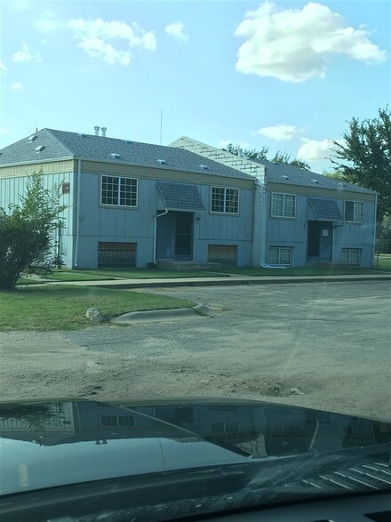2110 E 16th St N, Wichita, KS 67214