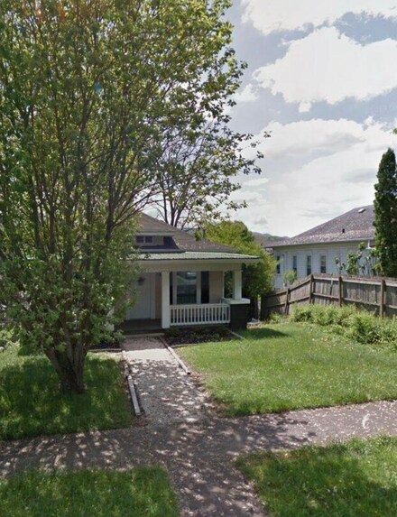327 Highland Ave, Johnson City, TN 37604