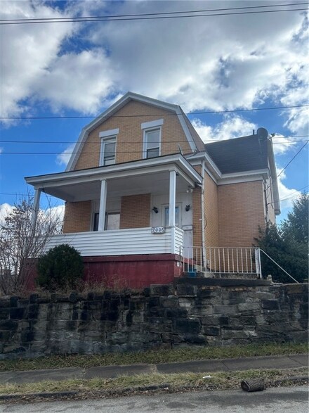 2006 Willow St, Braddock, PA 15104