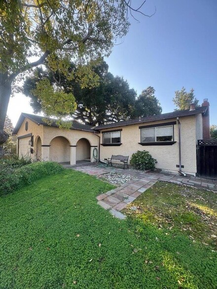 151 Caymus Ct, Sunnyvale, CA 94086