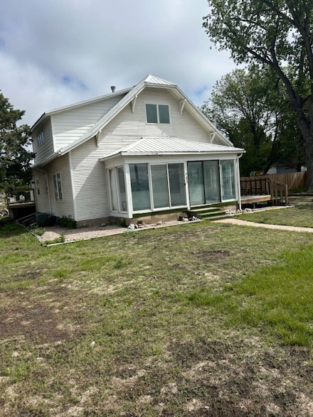 620 1st St, Sutherland, NE 69165