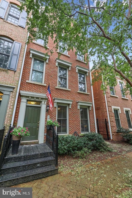 708 Rose Square, Alexandria, VA 22314