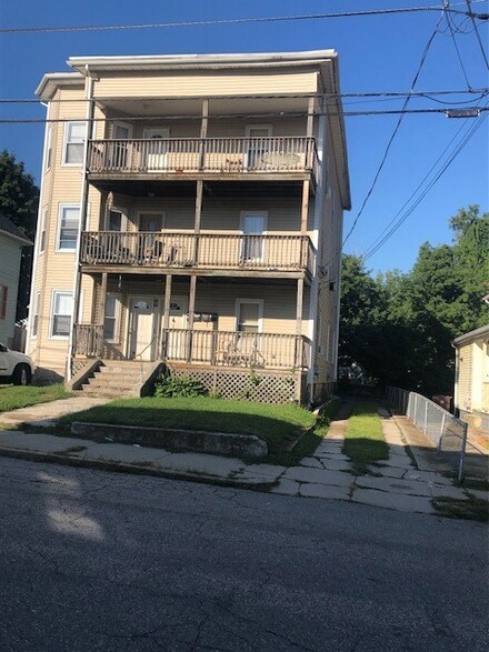 298 3rd Ave, Woonsocket, RI 02895