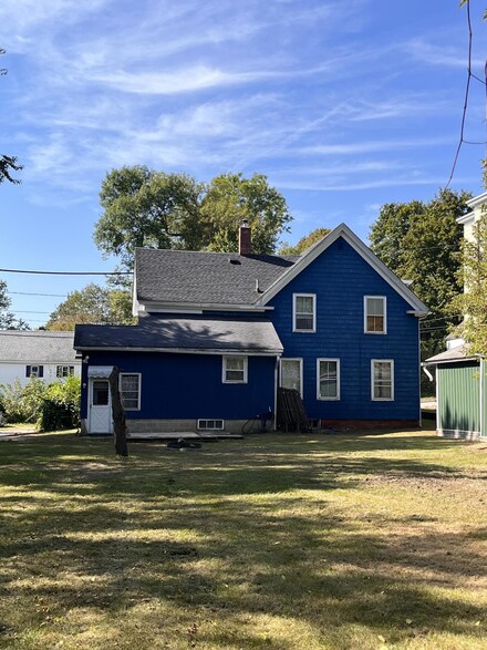 80 Newbury St, Auburn, ME 04210