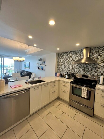 6900 Bay Dr Unit 10H, Miami Beach, FL 33141