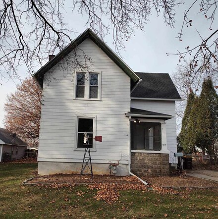 1215 Maple Ave, Belvidere, IL 61008