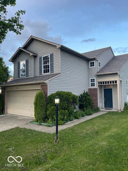 8033 Lake Tree Cir, Indianapolis, IN 46217