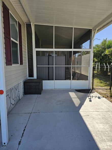 877 Laurel Cir, Sebastian, FL 32976
