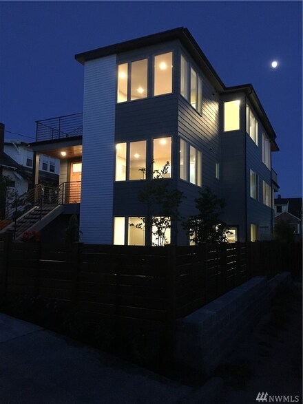 3421 NW 66th St, Seattle, WA 98117