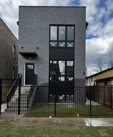 4348 W Thomas St, Chicago, IL 60651