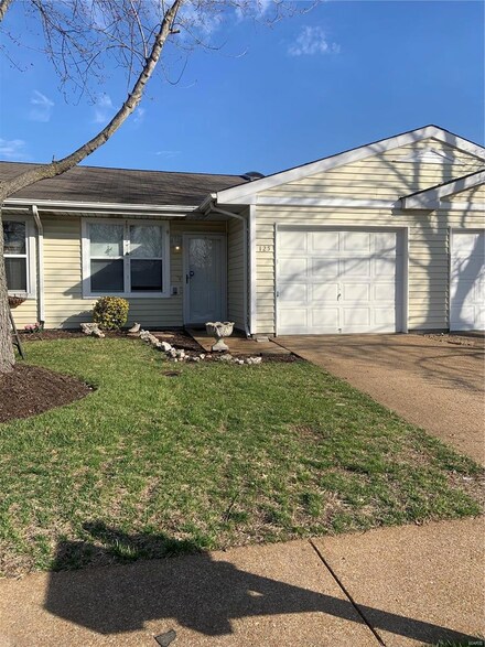 125 Carnegie Ct, Valley Park, MO 63088
