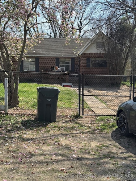 2701 E Harris Rd, Muskogee, OK 74403