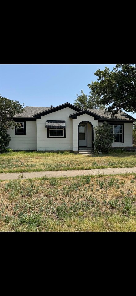 2106 Main St, Petersburg, TX 79250