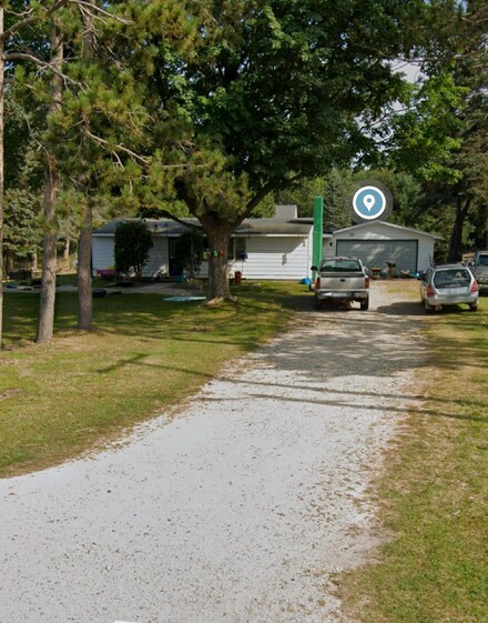 5548 W Hazelwood Dr, Ludington, MI 49431