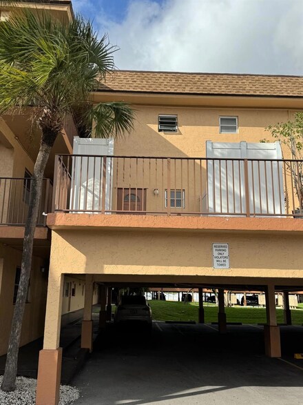 4121 NW 26th St Unit T20, Lauderhill, FL 33313