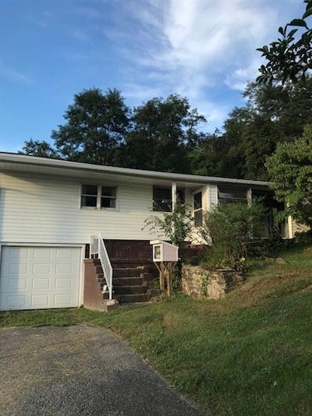 228 Third St, Dawson, PA 15430