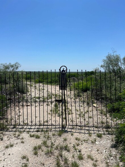 3 Buck Horn Trail, Del Rio, TX 78840