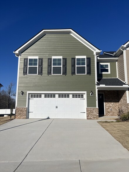 338 Ezra St, Pleasant View, TN 37146