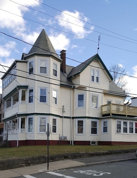 720 N Montello St, Brockton, MA 02301