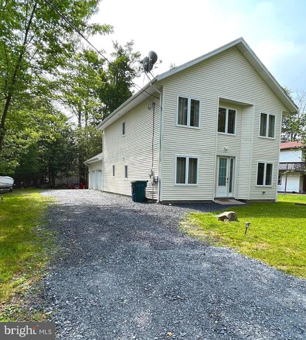 1718 Rolling Hills Dr, Tobyhanna, PA 18466