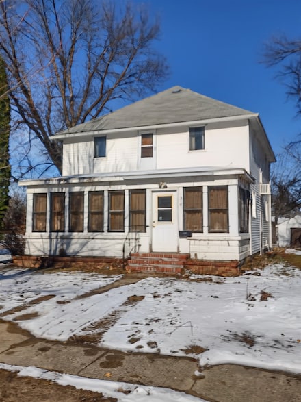 310 W Grant St, Ceylon, MN 56121