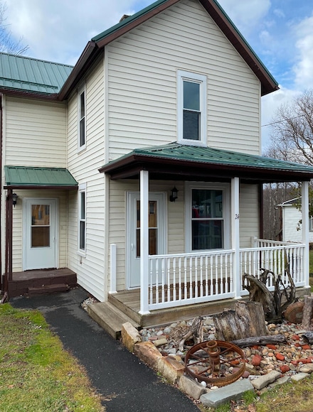 24 Short St, Falls Creek, PA 15840