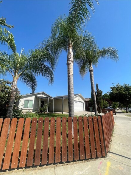 402 La Mesa St, Merced, CA 95341