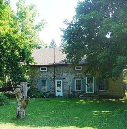 48 Mill St, Phelps, NY 14532