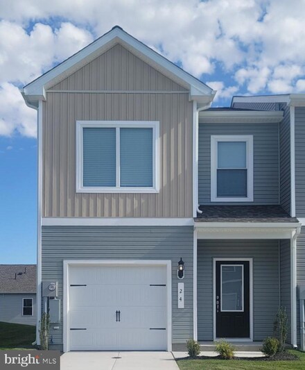 24 Cramsford St, Falling Waters, WV 25419