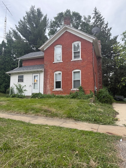 509 W Chestnut St, Freeport, IL 61032