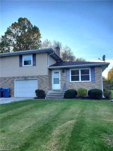 2448 Twin Lakes Dr, Uniontown, OH 44685