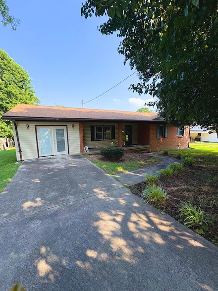 554 Cedarbrook Dr, Danville, VA 24541
