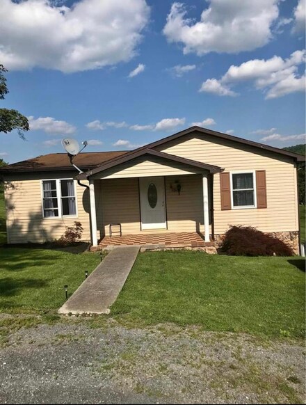 204 Donald Ave, Hinton, WV 25951