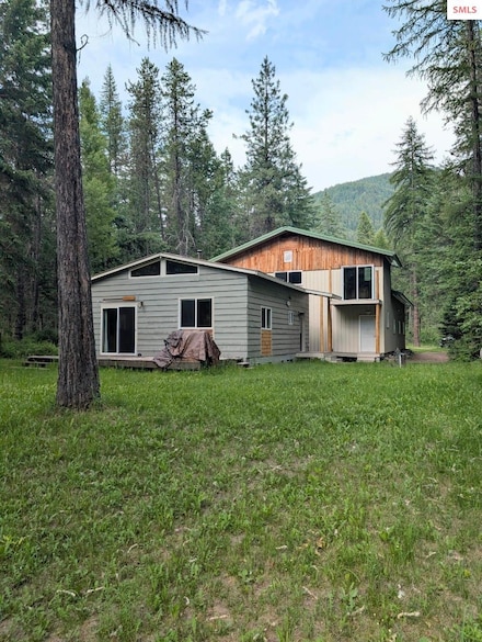196 Border Ln, Bonners Ferry, ID 83805