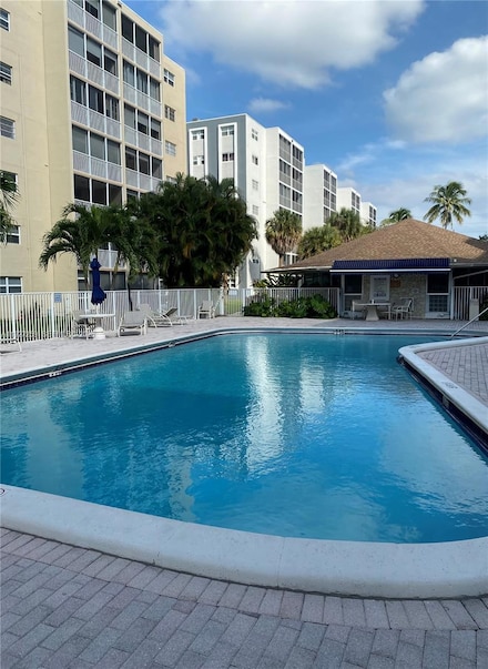 610 NE 12th Ave Unit 308, Hallandale Beach, FL 33009