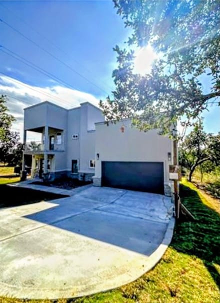 301 Knights Row, Cottonwood Shores, TX 78657