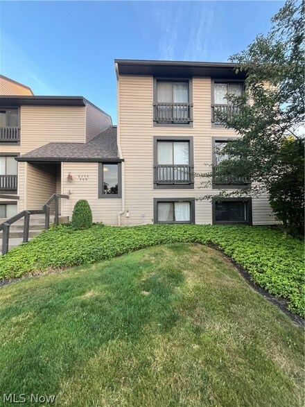 6250 Greenwood Pkwy Unit 204, Northfield, OH 44067