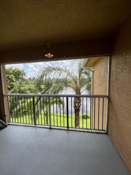 3725 NW Mediterranean Ln Unit 302, Jensen Beach, FL 34957