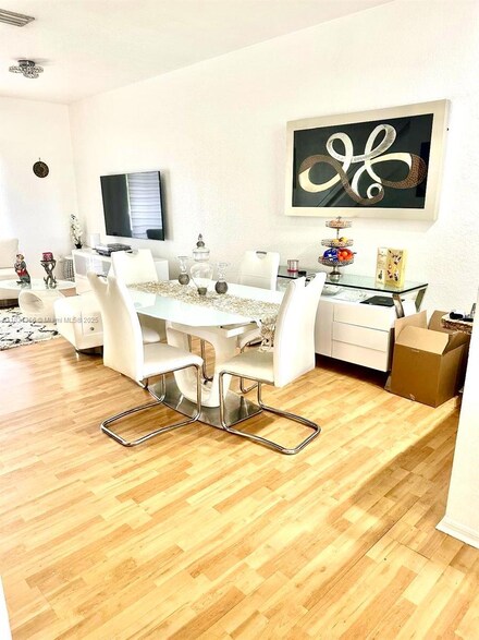 5610 NW 114th Place Unit 202, Doral, FL 33178