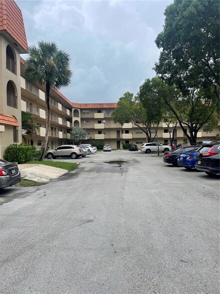 6361 N Falls Cir Dr Unit 314, Lauderhill, FL 33319