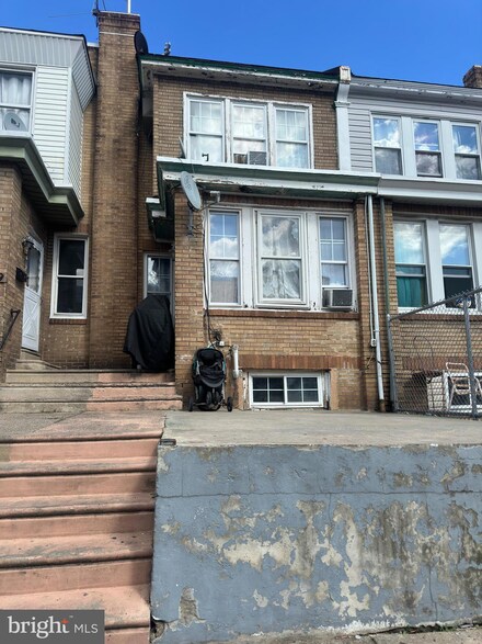 4847 Gransback St, Philadelphia, PA 19120