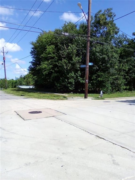 2401 Lamanche St, New Orleans, LA 70117