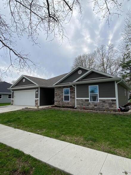 603 N Ruby St, Sturgeon, MO 65284