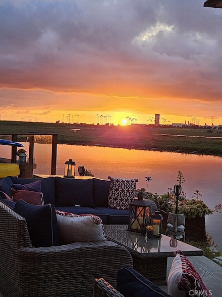 6 Canal Cir, Newport Beach, CA 92663