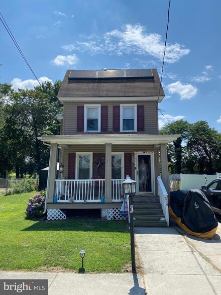 568 N Delaware St, Paulsboro, NJ 08066