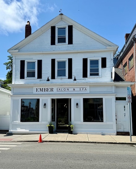 68 Court St, Plymouth, MA 02360