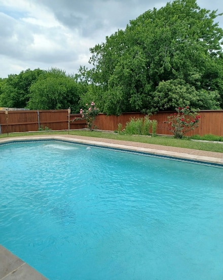 911 Blue Sky Dr, Arlington, TX 76002