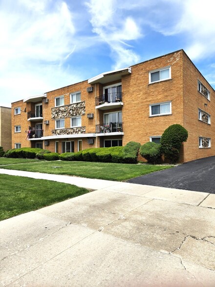 4712 W 107th St Unit 1A, Oak Lawn, IL 60453