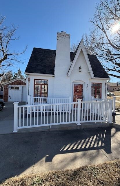 223 W 8th St, Larned, KS 67550